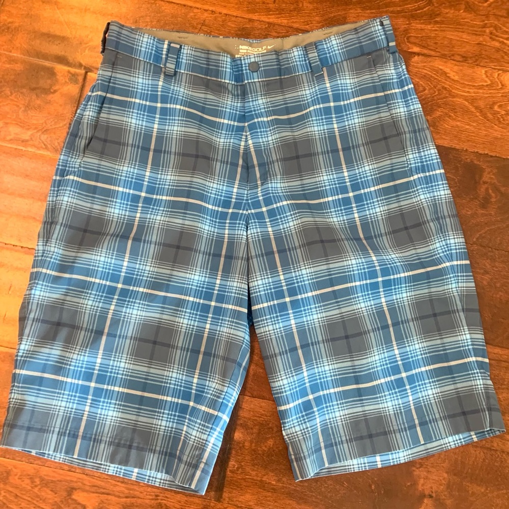 Nike Golf Shorts  Size 32